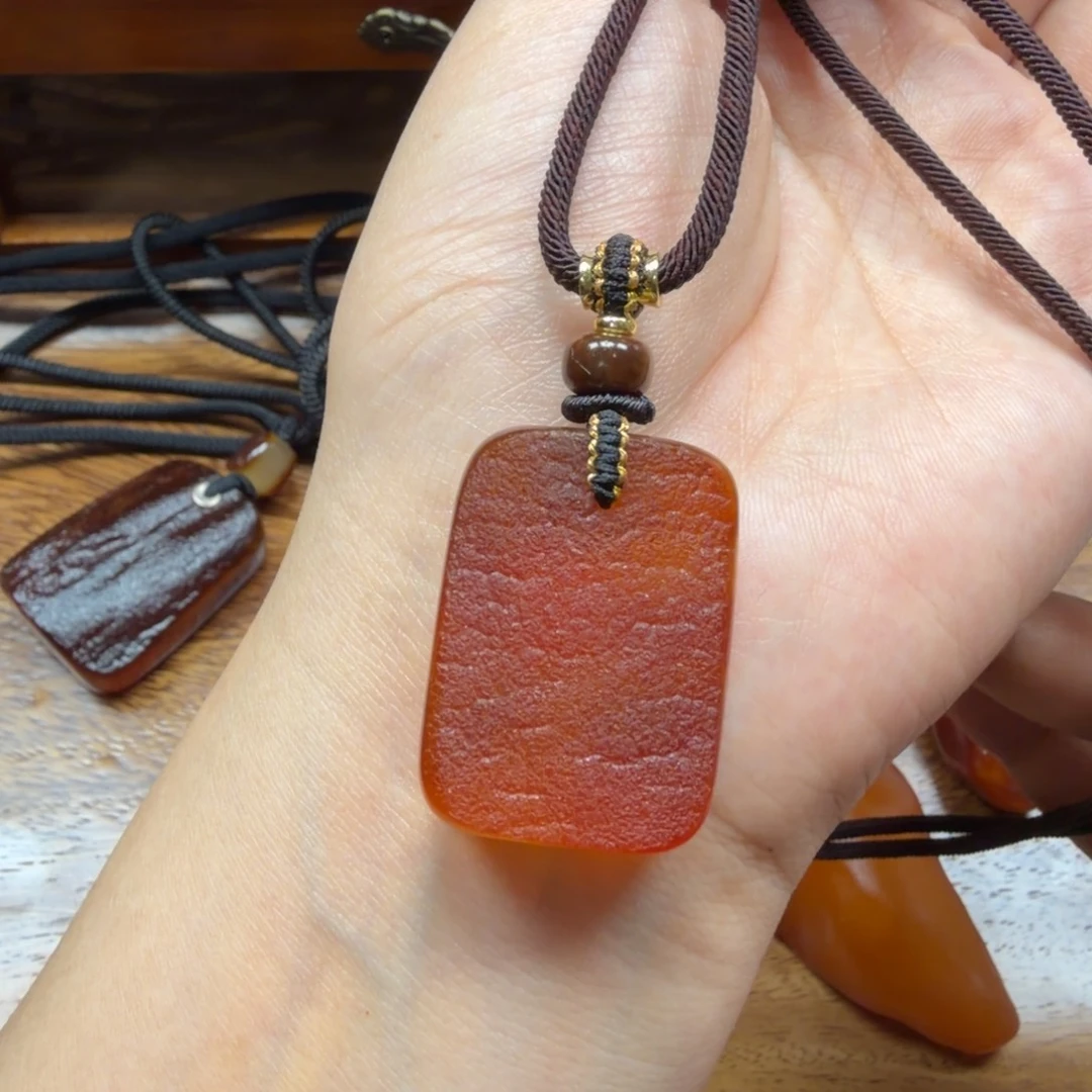 琥珀未镶嵌吊坠(赠链)