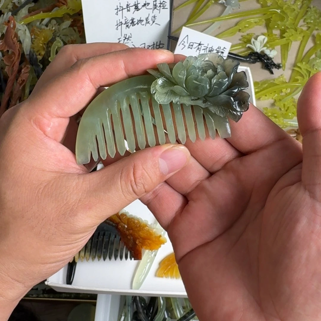 知***稚蛇纹石玉未镶嵌发饰