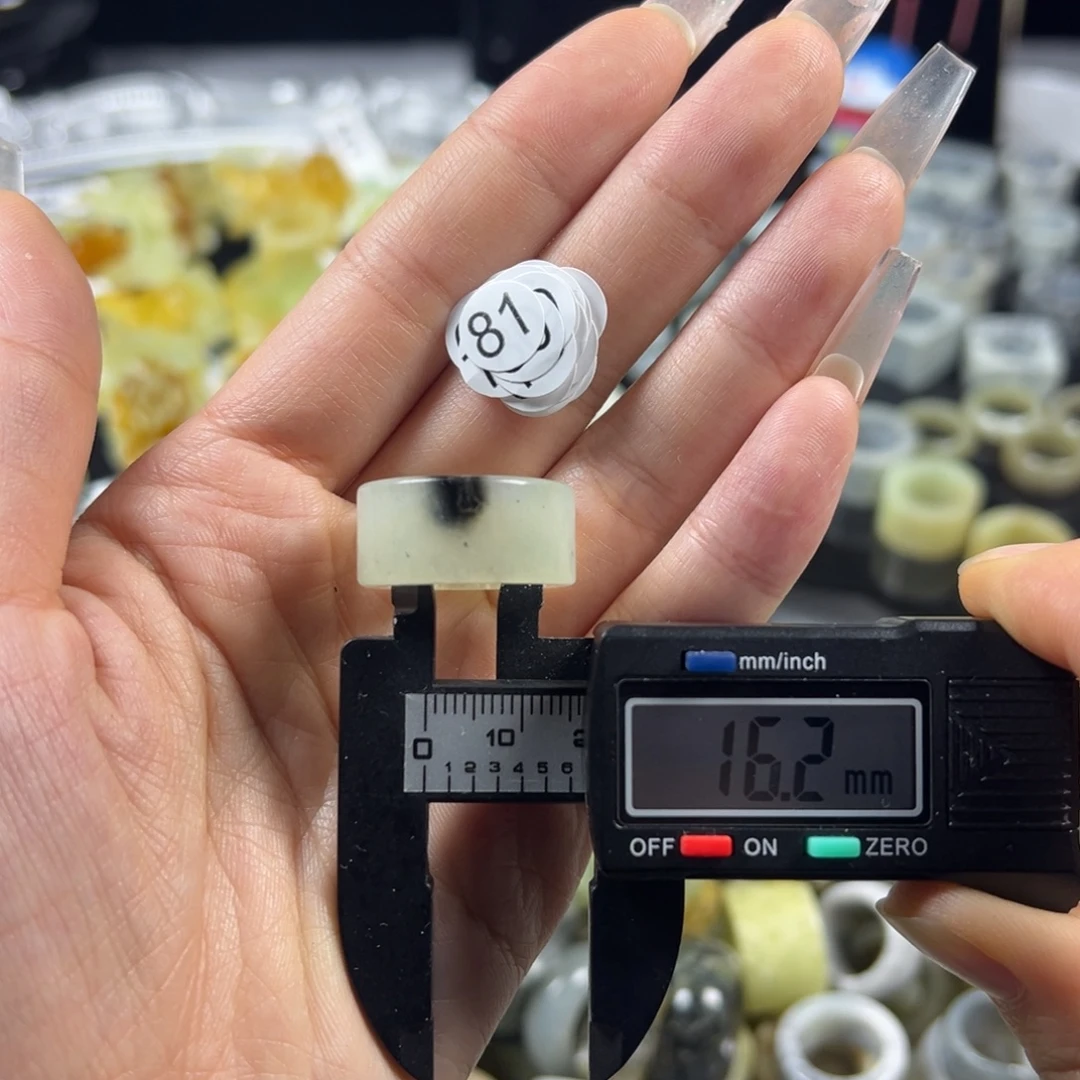 蛇纹石玉未镶嵌戒指