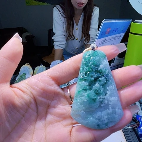 颈饰未镶嵌翡翠一个