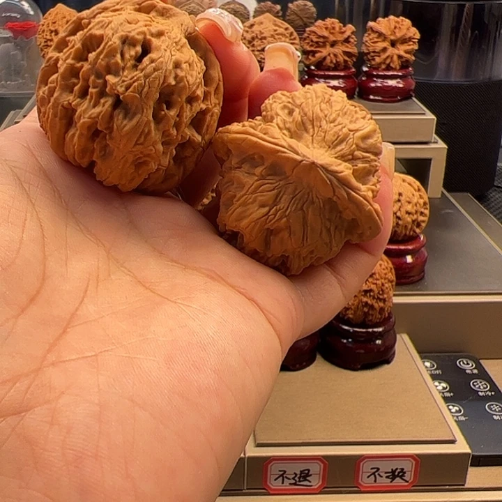 文玩核桃把件40 红狮子 r-011