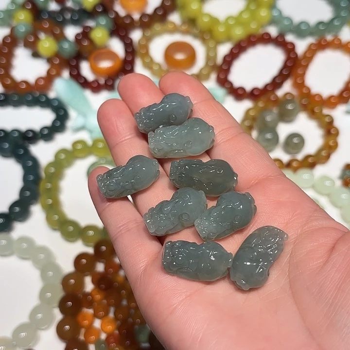 蓁***芯蛇纹石玉未镶嵌手串