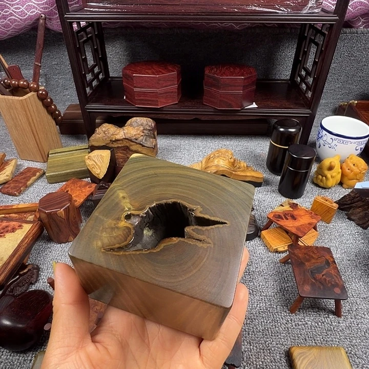维腊木（绿檀）随型底座