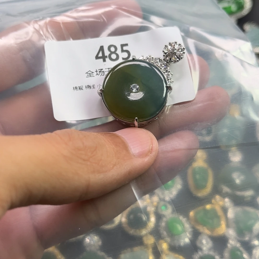 吊坠(不含链)未镶嵌翡翠