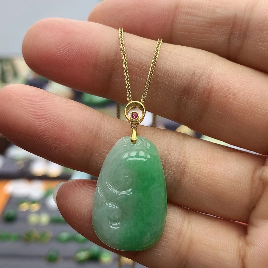 翡翠18K金镶嵌颈饰-