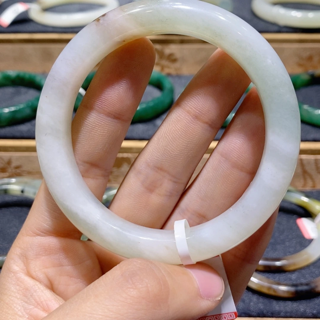 独山玉未镶嵌手镯