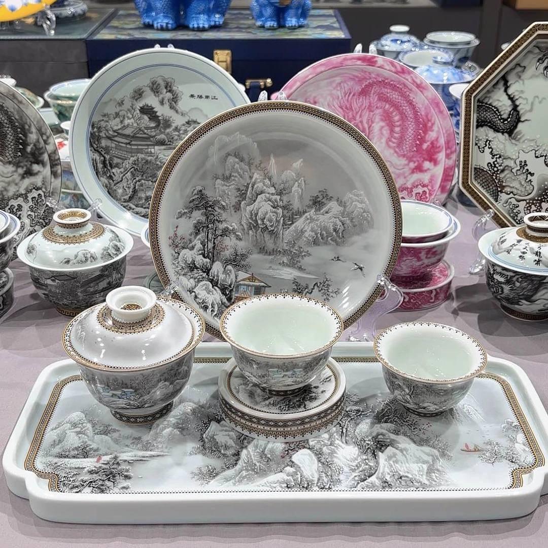 瓷片景德镇瓷器博物陈列区和瓷器展览等