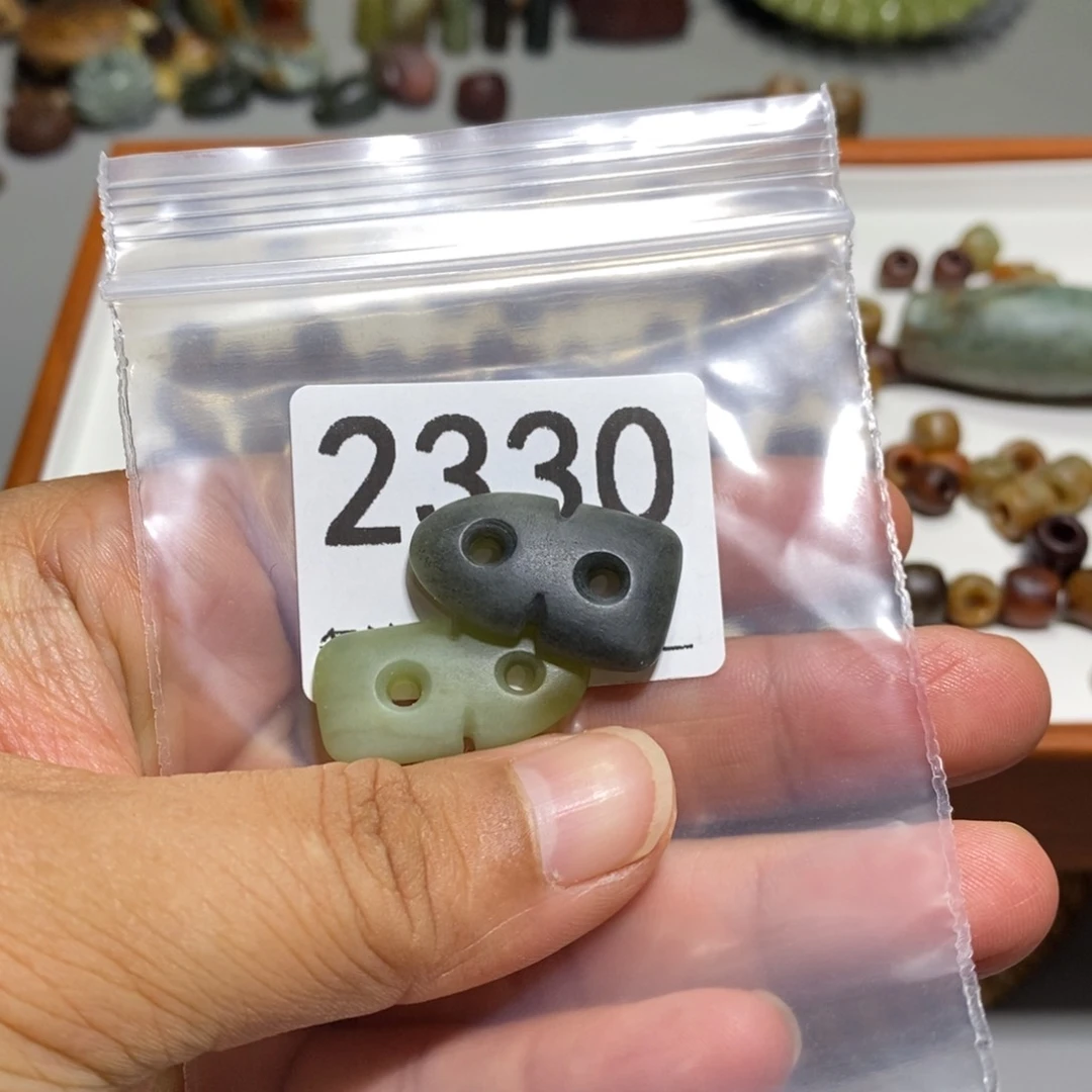 颈饰未镶嵌透闪石质玉八**田
