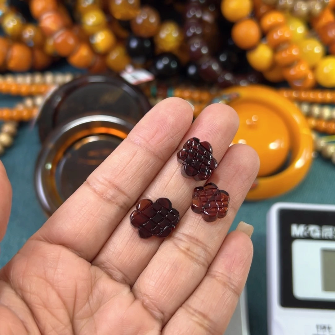 琥珀珠宝奇石未镶嵌1463发其中一个