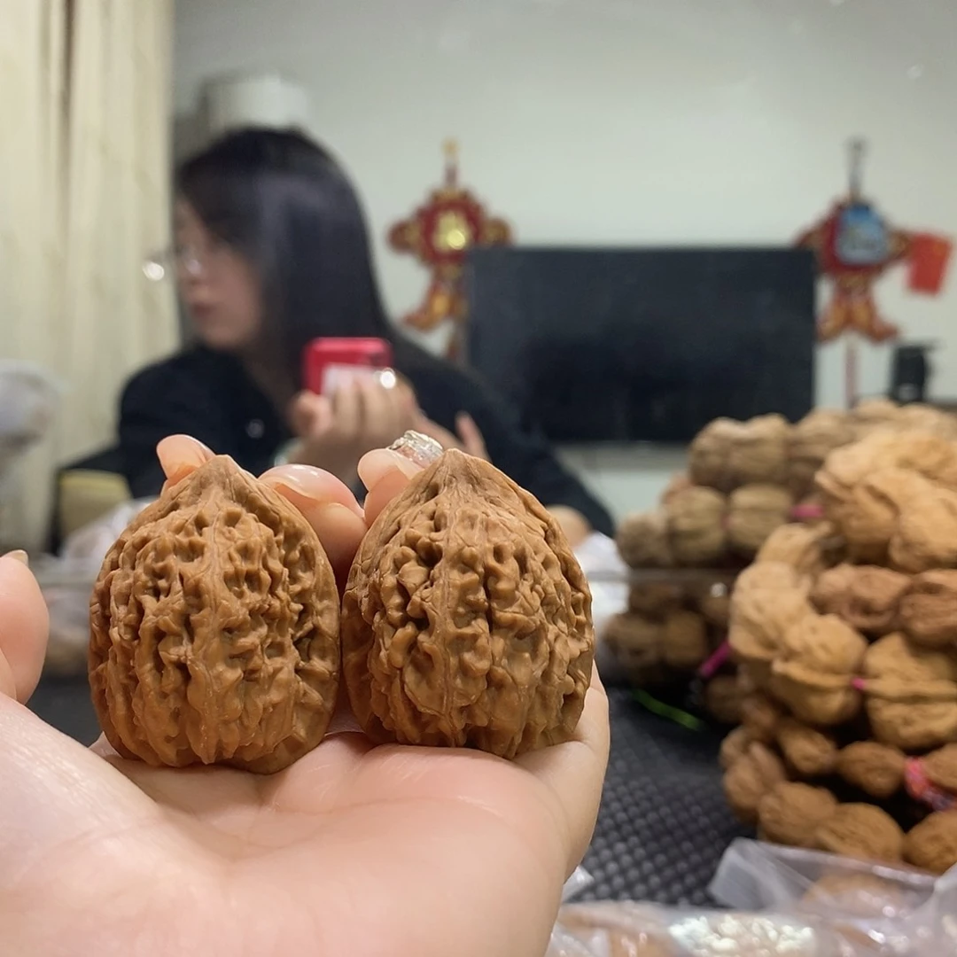 把件文玩核桃和*蚂蚁王有水尖