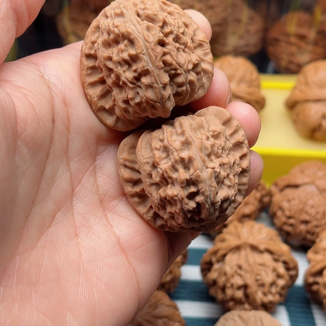 【闪购商品】桃木文玩核桃手把件38三角白