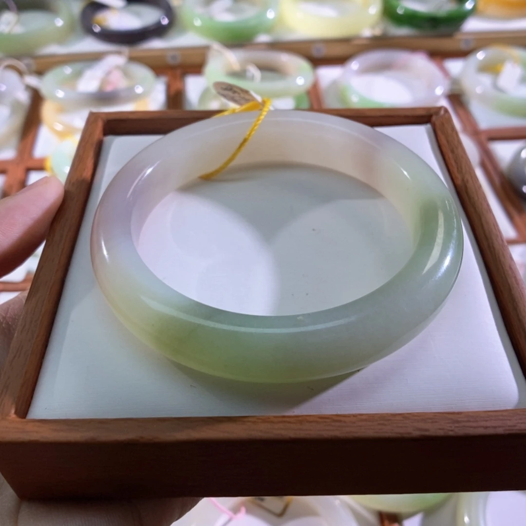 【闪购商品】未镶嵌手镯和田玉