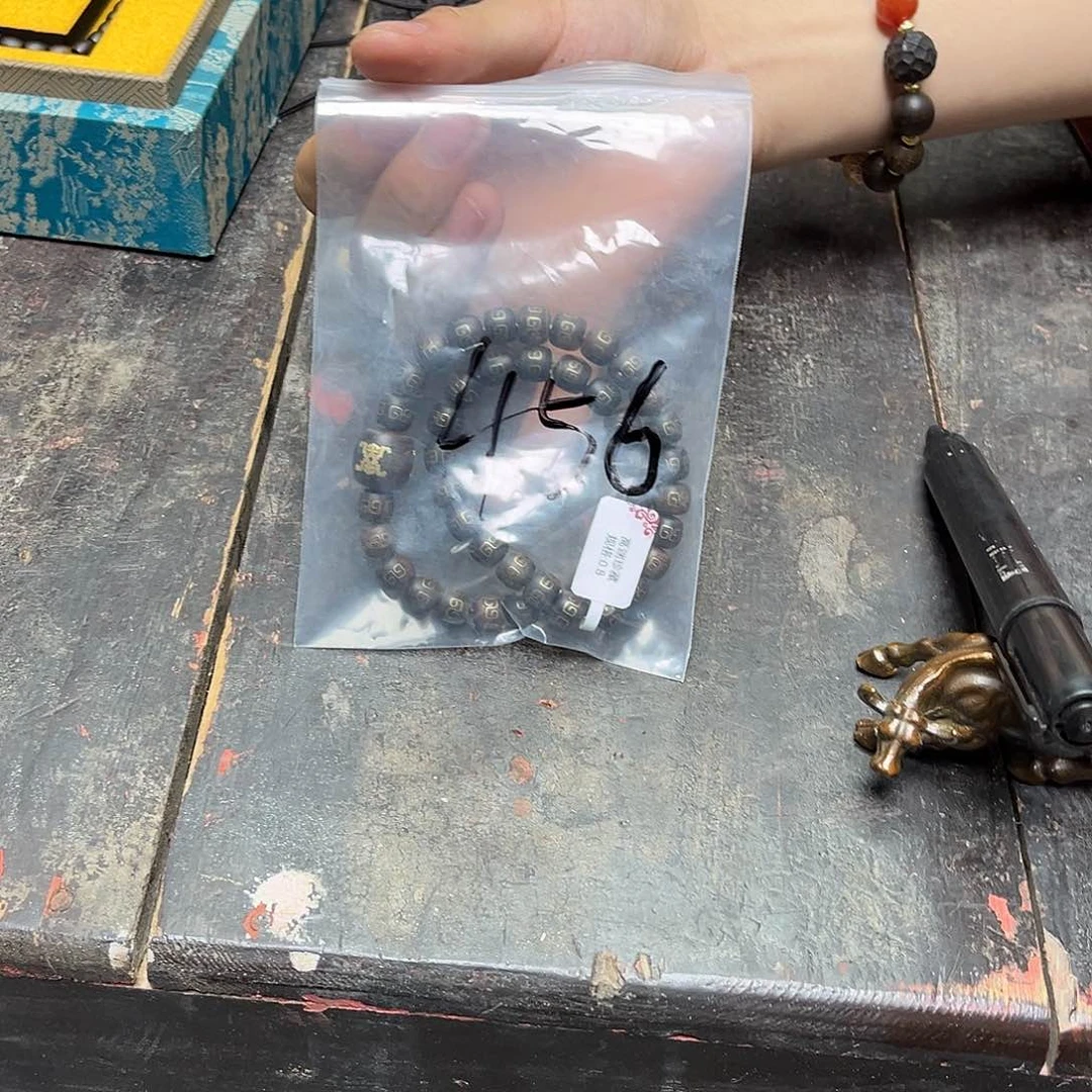 大叶紫檀（黑酸枝木类）红**?