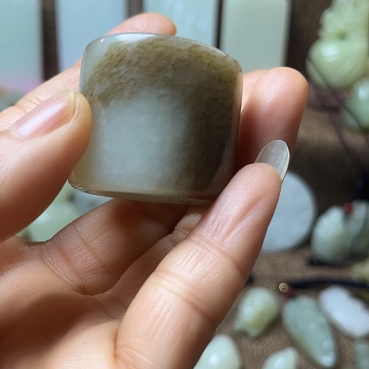 大***李和田玉（糖玉）未镶嵌颈饰