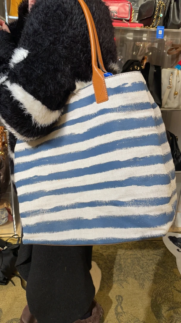 95新 BURBERRY/博柏利 牙牙 新月拍蓝色条纹托特包