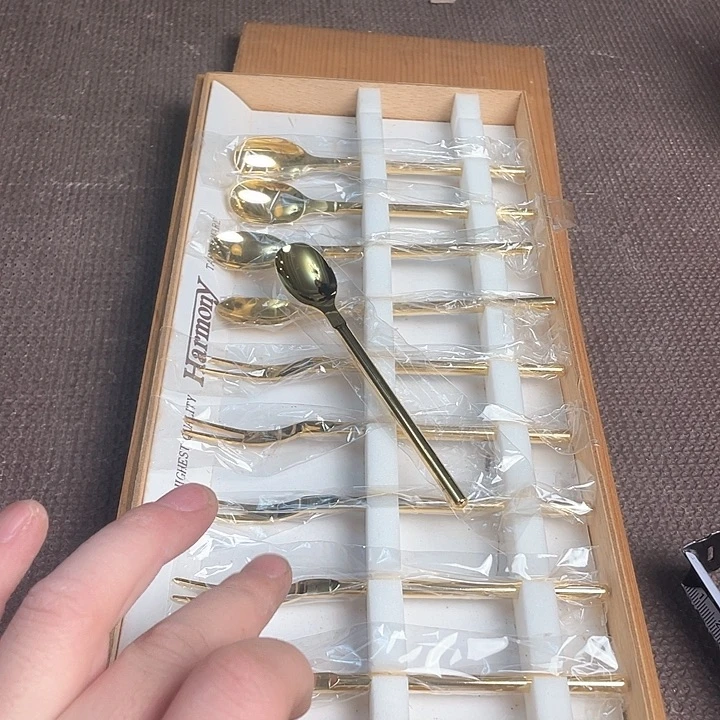 瓷片哈哈哈哈哈给哈