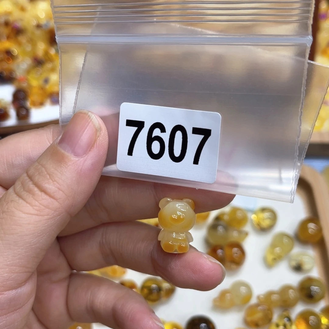 未镶嵌琥珀珠宝奇石