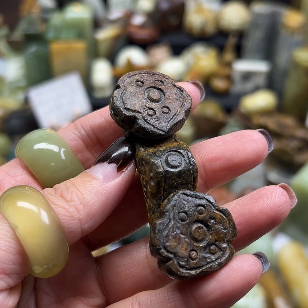 岫岩河磨玉（透闪石质玉）未镶嵌颈饰河磨玉如意手玩