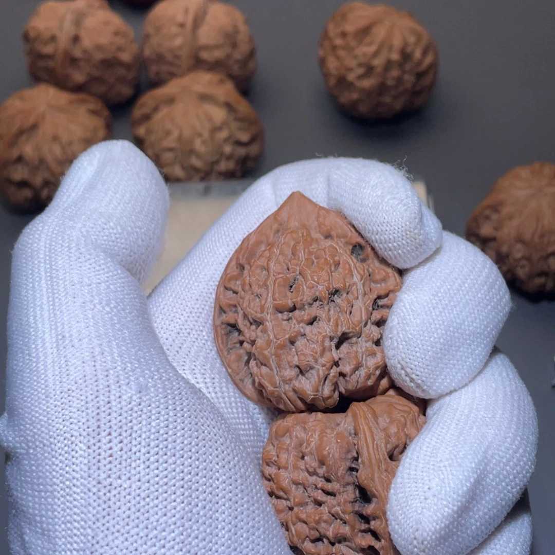 油***汤银S92537全品红皮官帽