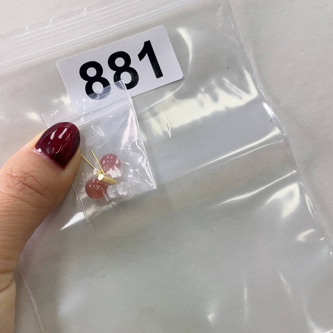 朵***拉水晶未镶嵌手串耳钉881。