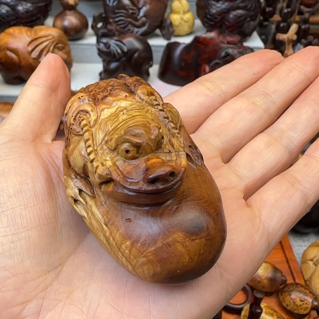 小***宸木麻梨疙瘩雕刻金蟾把件