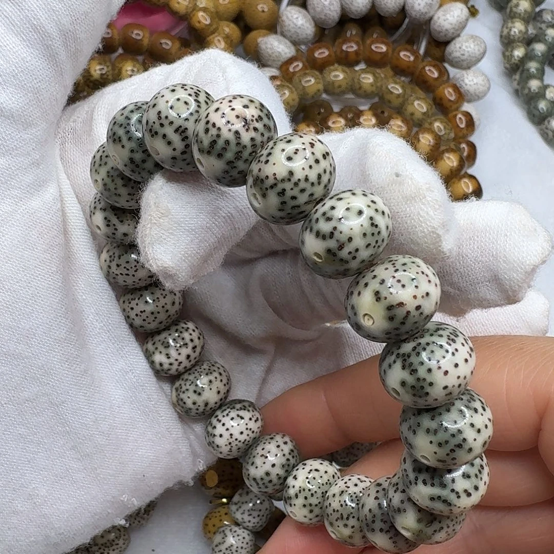 星月菩提手串12.9x10.07石玉绿包白一线天有一颗瑕疵