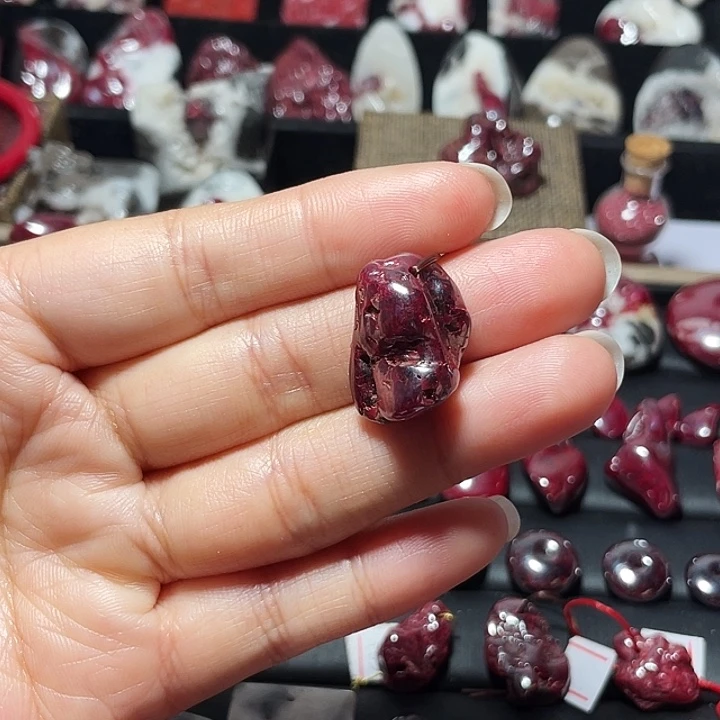 天然辰砂全透无根砂吊坠15.4克