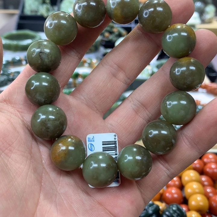 透闪石质玉未镶嵌珠宝奇石