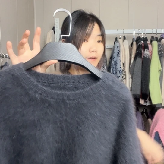 灰色大版套头上衣