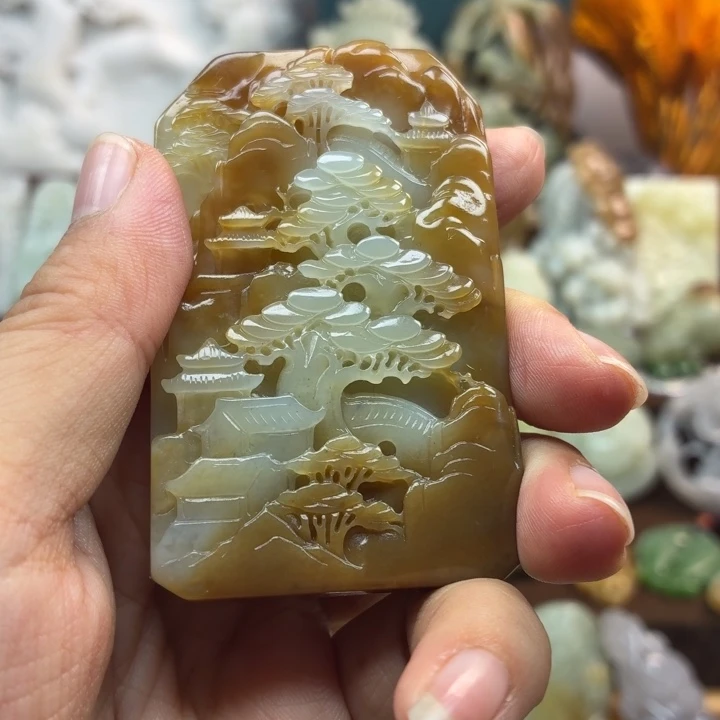 自***K和田玉未镶嵌颈饰