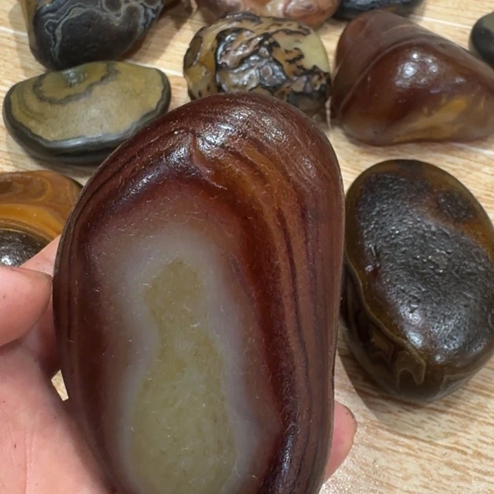 兰***久砖雕马达加斯加奇石手把件