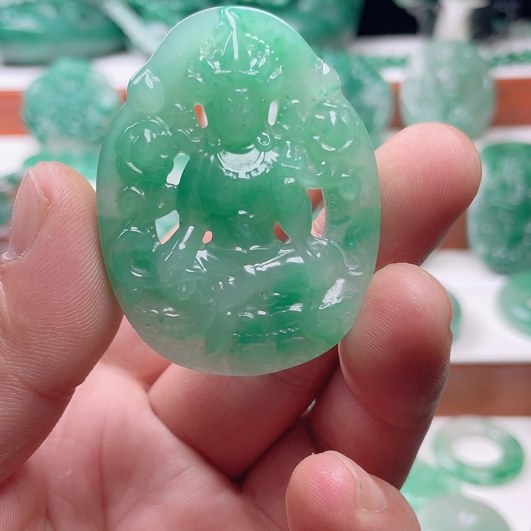 颈饰未镶嵌石英质玉