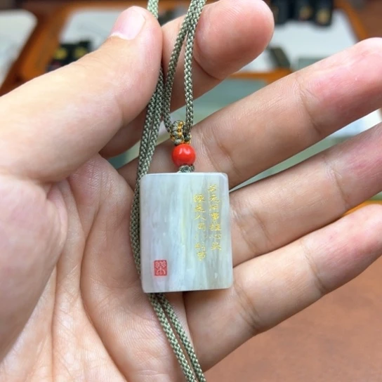 颈饰未镶嵌和田玉（糖玉）