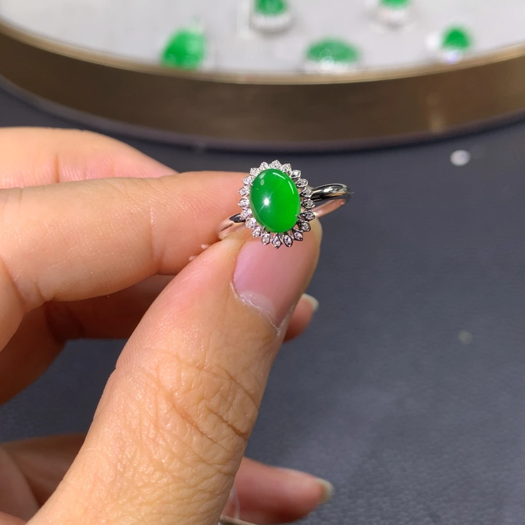 翡翠戒指18K金镶嵌翡翠