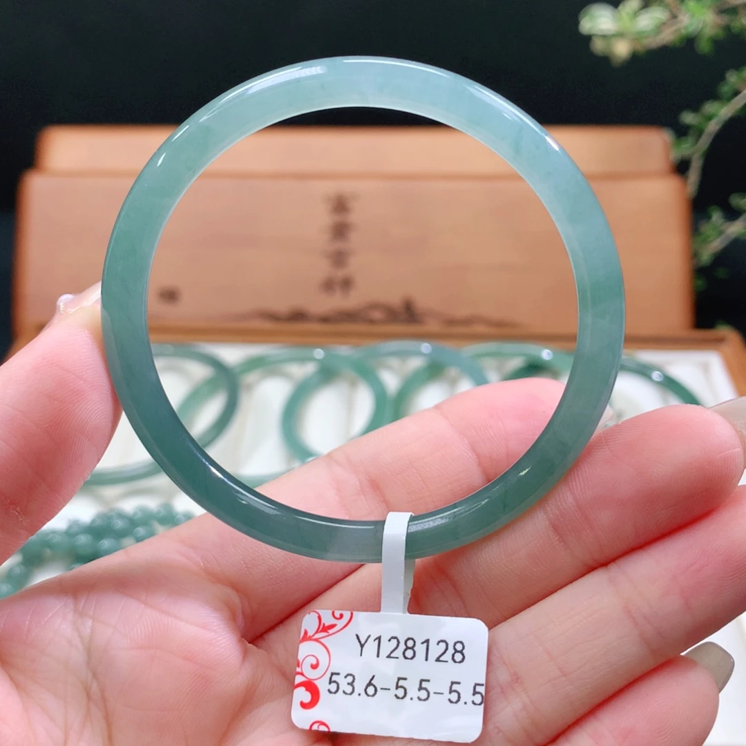 翡翠手镯（圆镯）未镶嵌