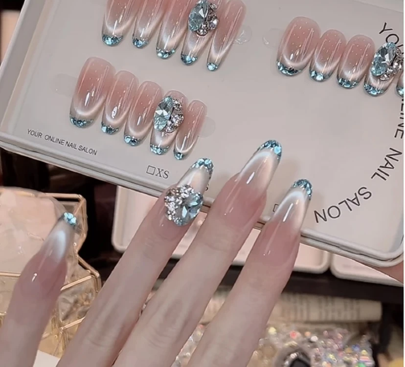 【蓝色多巴胺】纯手工穿戴甲法式腮红渐变高级感纯手作猫眼美甲贴