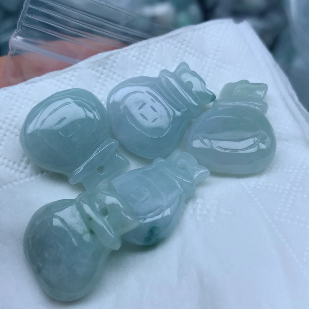 颈饰足铂镶嵌翡翠翡翠