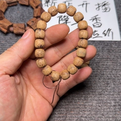 藤类降真香1.0*1.1瑕疵绿琪手串