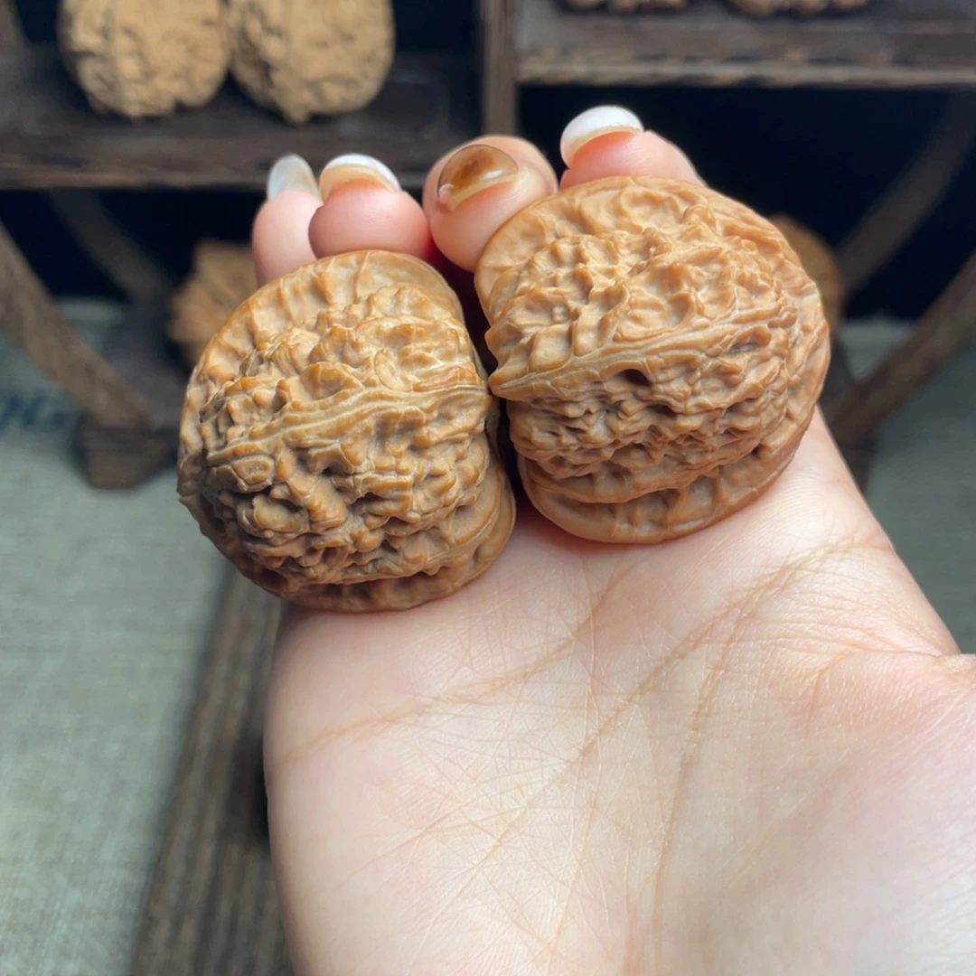 文玩核桃吊坠头货三角白39 全品白茬精配