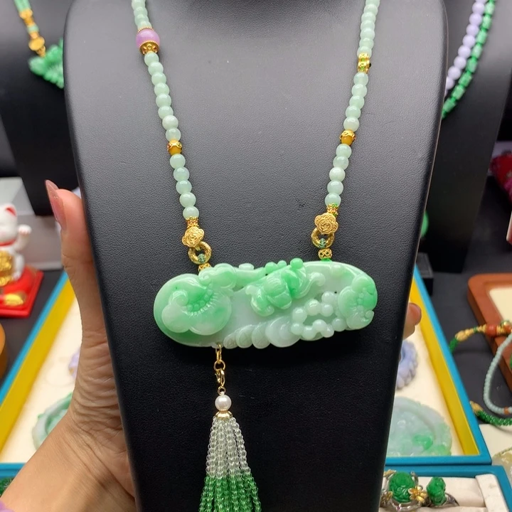 翡翠未镶嵌颈饰翡翠如意