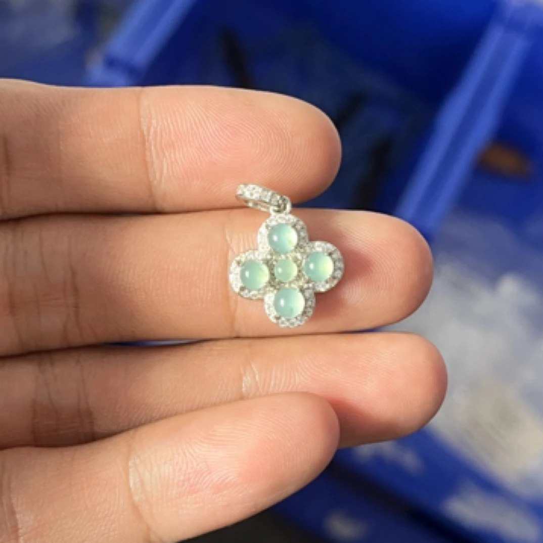 天然翡翠蓝水冰蛋面四叶草精致时尚百搭（多样性发）