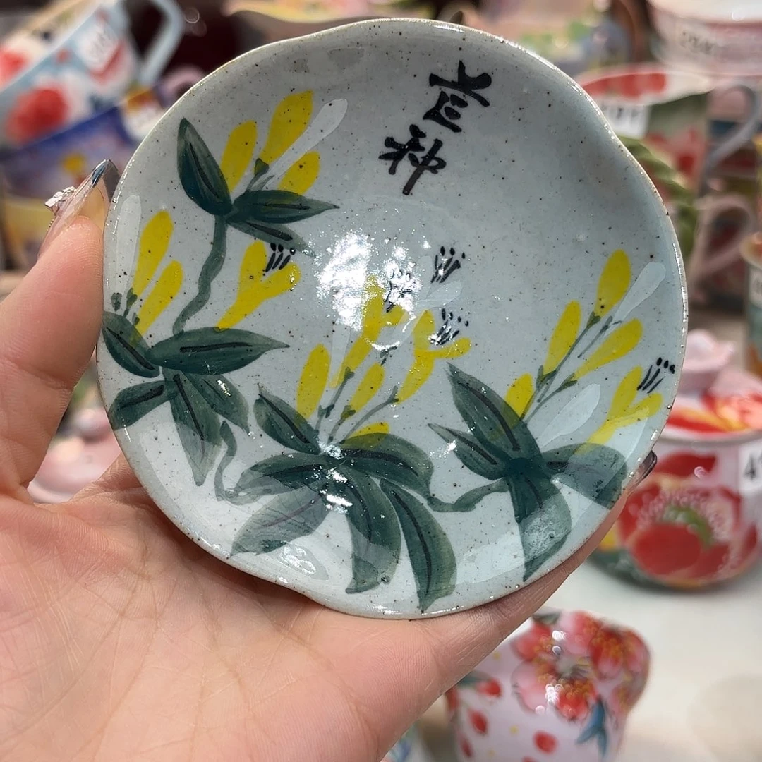 瓷片在这个社会是不允许有人