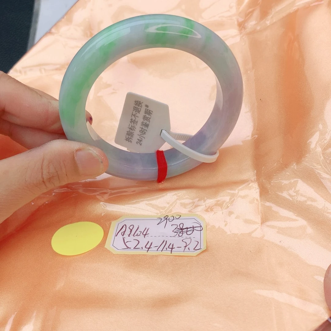 翡翠手镯未镶嵌翡翠