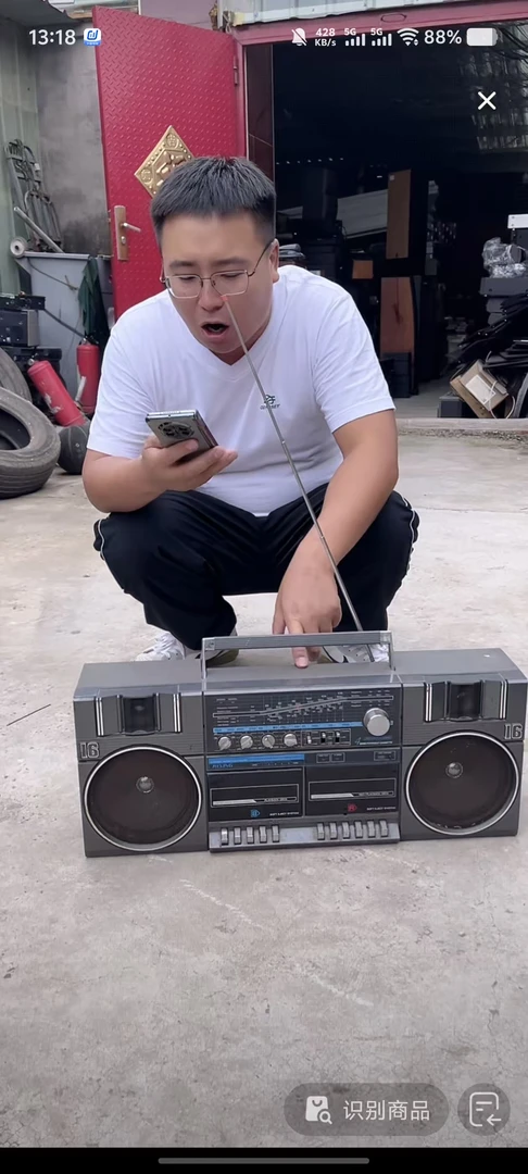 8新  一台收音机运费自理