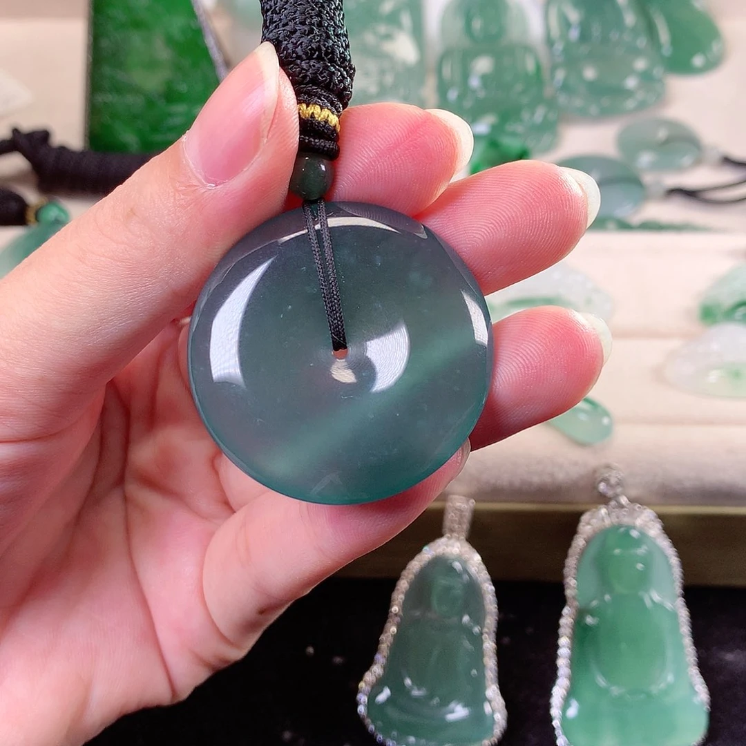 翡翠颈饰未镶嵌翡翠