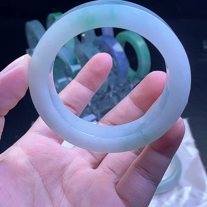 定制翡翠未镶嵌手镯发一个