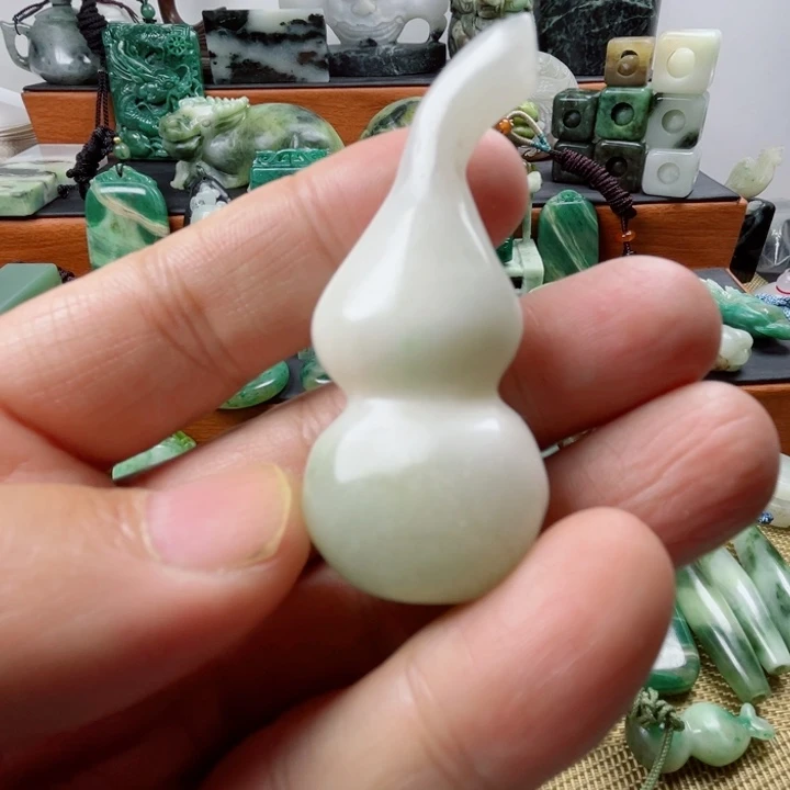 独山玉未镶嵌珠宝半成品