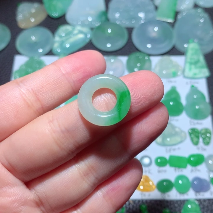 翡翠未镶嵌颈饰天然翡翠甜甜圈