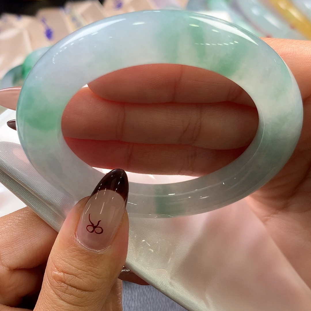 翡翠未镶嵌手镯（圆镯）4号