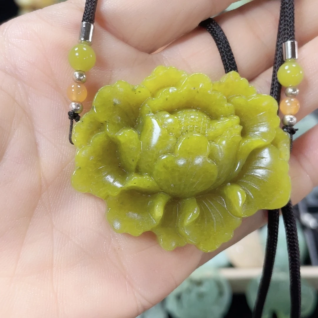 蛇纹石玉颈饰未镶嵌